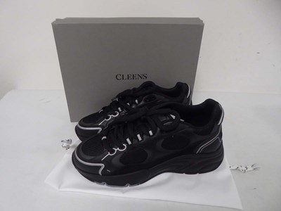 Lot 1915 - Cleens pulse runner trainers in phantom size...