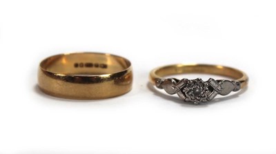 Lot 651 - An 18ct yellow gold wedding band, band w. 5 mm,...