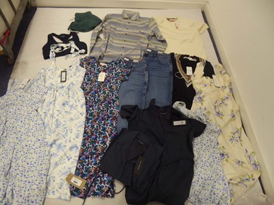 Lot 1965 - Selection of clothing to include Seal Skinz,...