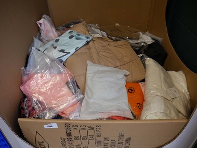Lot 1968 - Pallet containing mixed ladies and men's clothing