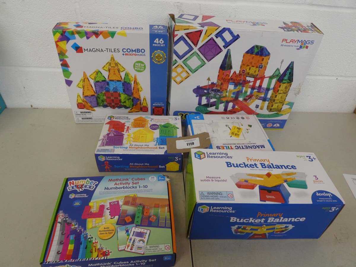 Lot Selection of magnetic tiled toys incl....