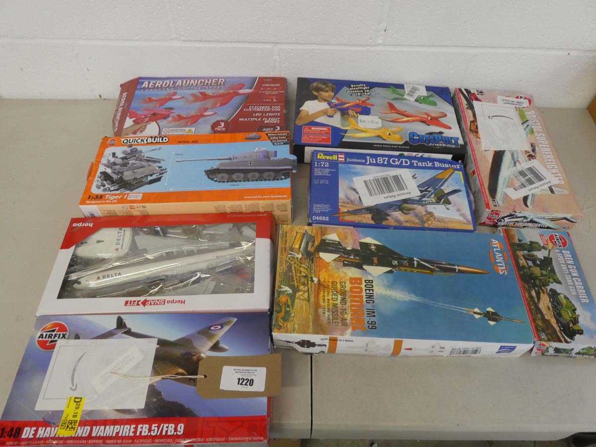 Lot Selection of model kits incl. airplanes, tanks,...