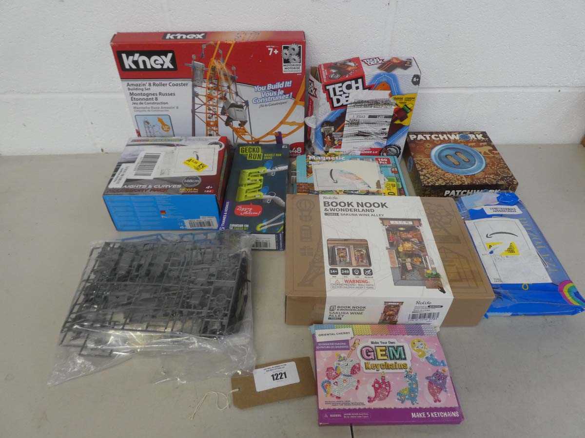 Lot Selection of toys incl. K'nex Amazing 8...