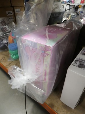 Lot 3047 - x5 gift sets to include gel nail kits etc
