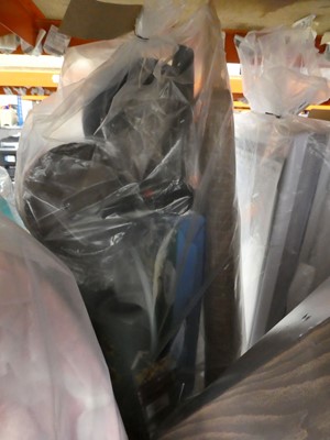 Lot 3022 - Intex garden pool, pressure sprayers, lay flat...