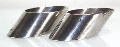 Lot 312 - A pair of Edwardian silver napkin rings of...