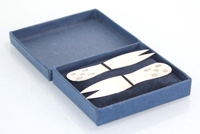Lot 314 - A pair of novelty silver chip forks, maker...