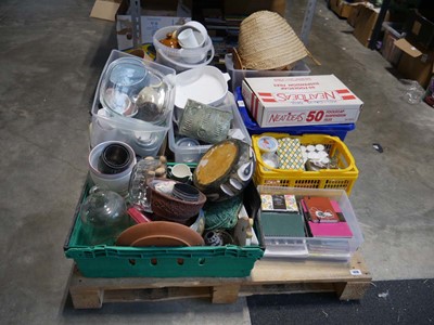 Lot 1476 - Pallet containing various homewares incl....