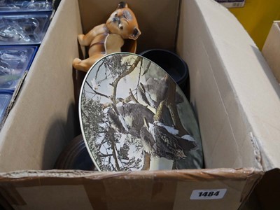Lot 1484 - Box containing collectors plate and other...