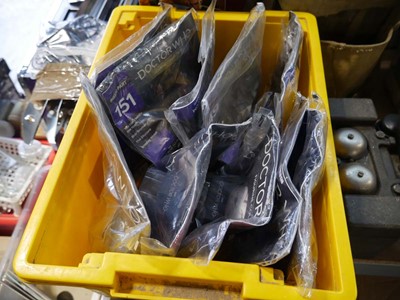 Lot 1491 - Crate of Doctor Who magazines and figures