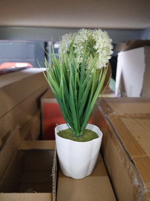Lot 1499 - 6 boxed artificial house plants