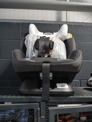 Lot 1534 - 15-36kg adjustable childs car seat