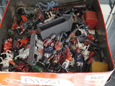 Lot 1537 - Tin of painted metal military figures