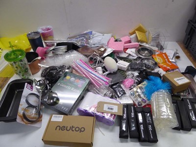Lot 3501 - Large bag of assorted household items