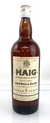 Lot 8 - An old bottle of John Haig & Co ltd Gold Label...