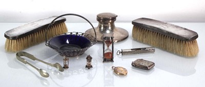 Lot 329 - A mixed group of silver and metalware...
