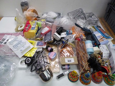 Lot 3512 - Large bag of assorted household items