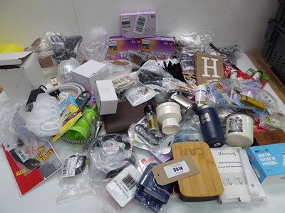 Lot 3514 - Large bag of assorted household items