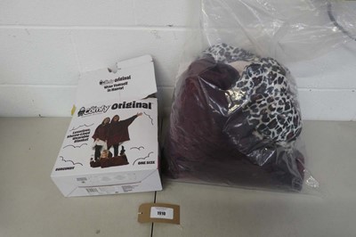 Lot 1279 - Approx. 3 The Comfy Original wearable blankets.