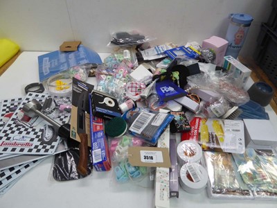 Lot 3516 - Large bag of assorted household items