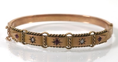 Lot 410 - A late 19th/early 20th century yellow metal,...