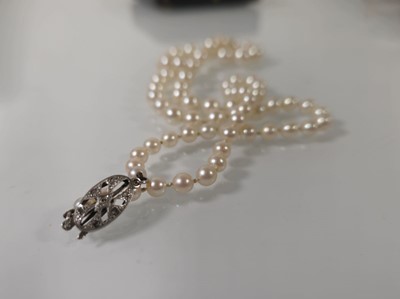 Lot 411 - An early 20th century string of cultured...