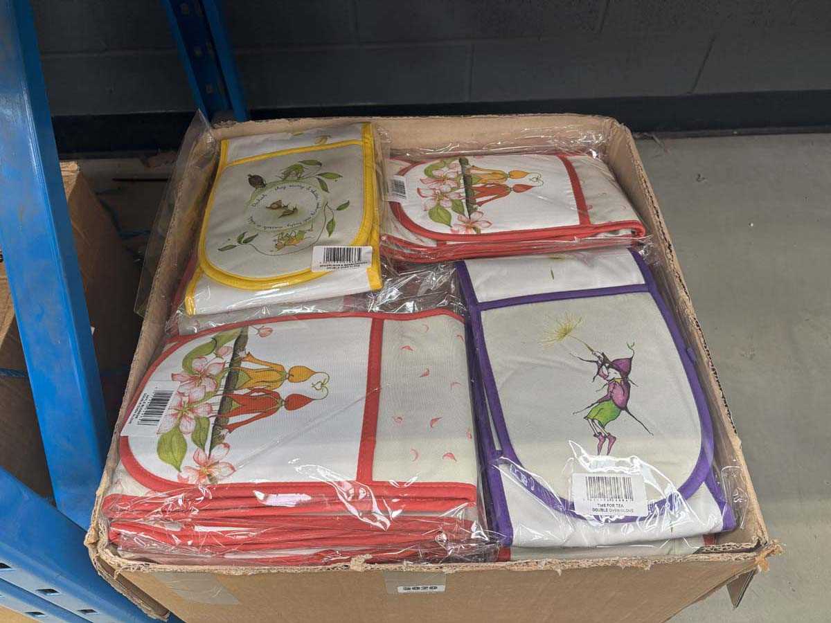 Lot Approximately 51x pairs of Emma Dunne Mossycup...
