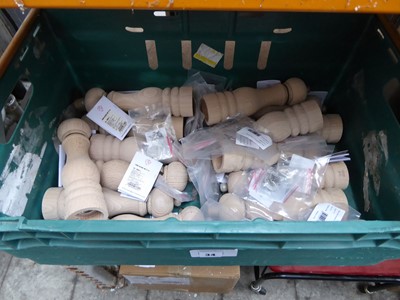 Lot 34 - Tray containing salt and pepper mills