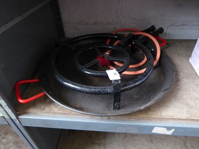 Lot 50 - Paella burner with dish