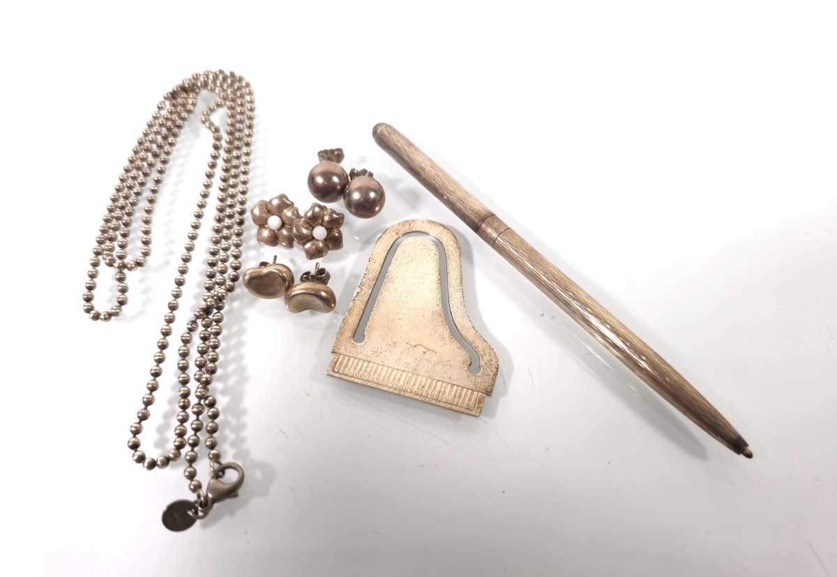 Lot 424 - A collection of Tiffany/Elsa Peretti silver...