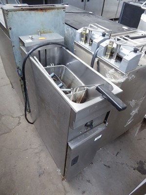 Lot 101 - 25cm electric Valentine single basket fryer