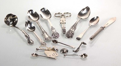 Lot 364 - A mixed group of silver comprising a pair of...