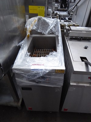 Lot 261 - 40cm Falcon Infinity fryer with filtration