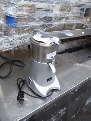 Lot 305 - ChefMaster juicing machine