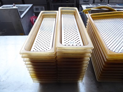 Lot 314 - Approx. 18 plastic ⅓-size gastronorm...