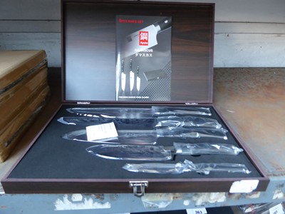 Lot 353 - 5-piece knife set in presentation box, unboxed