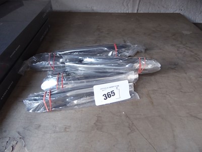 Lot 365 - 6x Small serving tongs