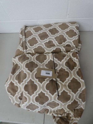 Lot 1294 - x2 Monte & Jardin patterned throws