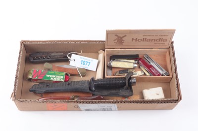 Lot 1077 - A vintage Coachman's knife by Clark (20 Old...