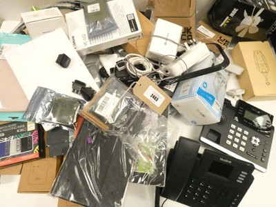 Lot 2403 - 2x bags of miscellaneous electricals /...
