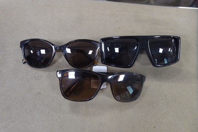Lot 2350 - A selection of sunglasses