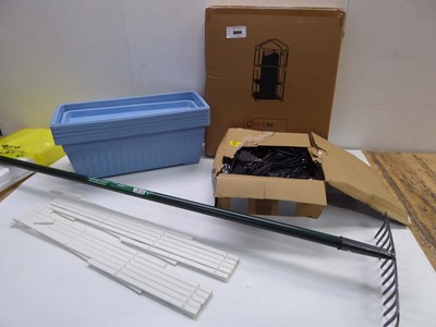 Lot 3604 - 3 tier greenhouse, set of garden lights,...