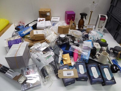 Lot 3607 - Large bag of assorted household items