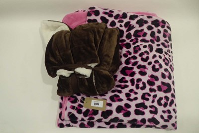 Lot 3476 - x2 throws