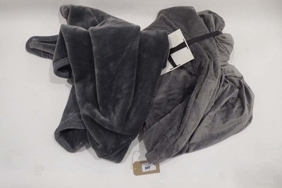 Lot 3477 - x2 throws