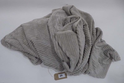 Lot 3479 - x2 throws