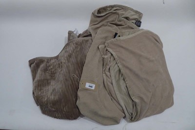 Lot 3480 - x3 throws