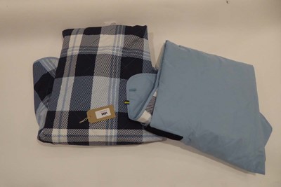 Lot 3481 - x2 picnic blankets