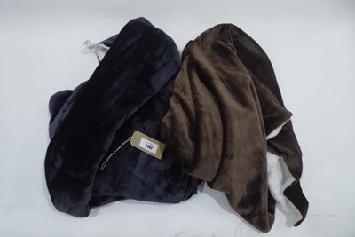 Lot 3482 - x2 throws