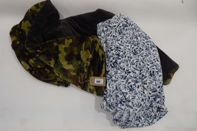 Lot 3483 - x2 patterned throws